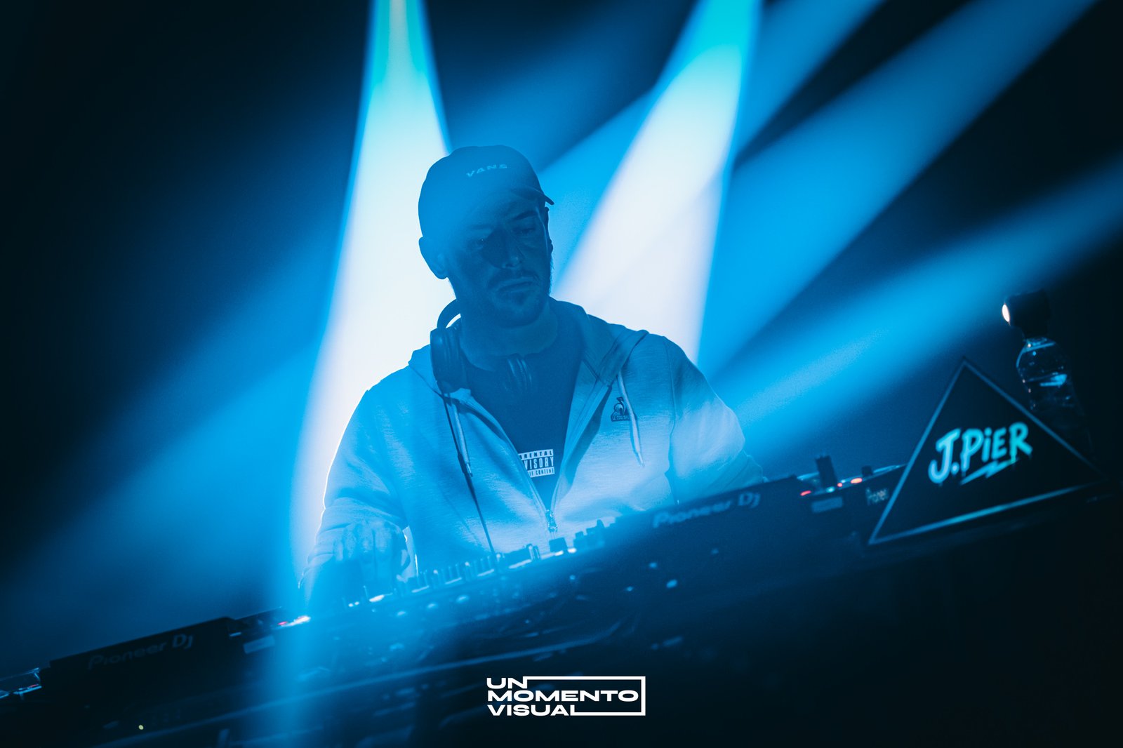 DJs
