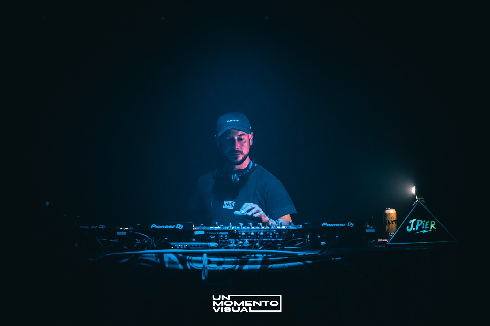 DJs