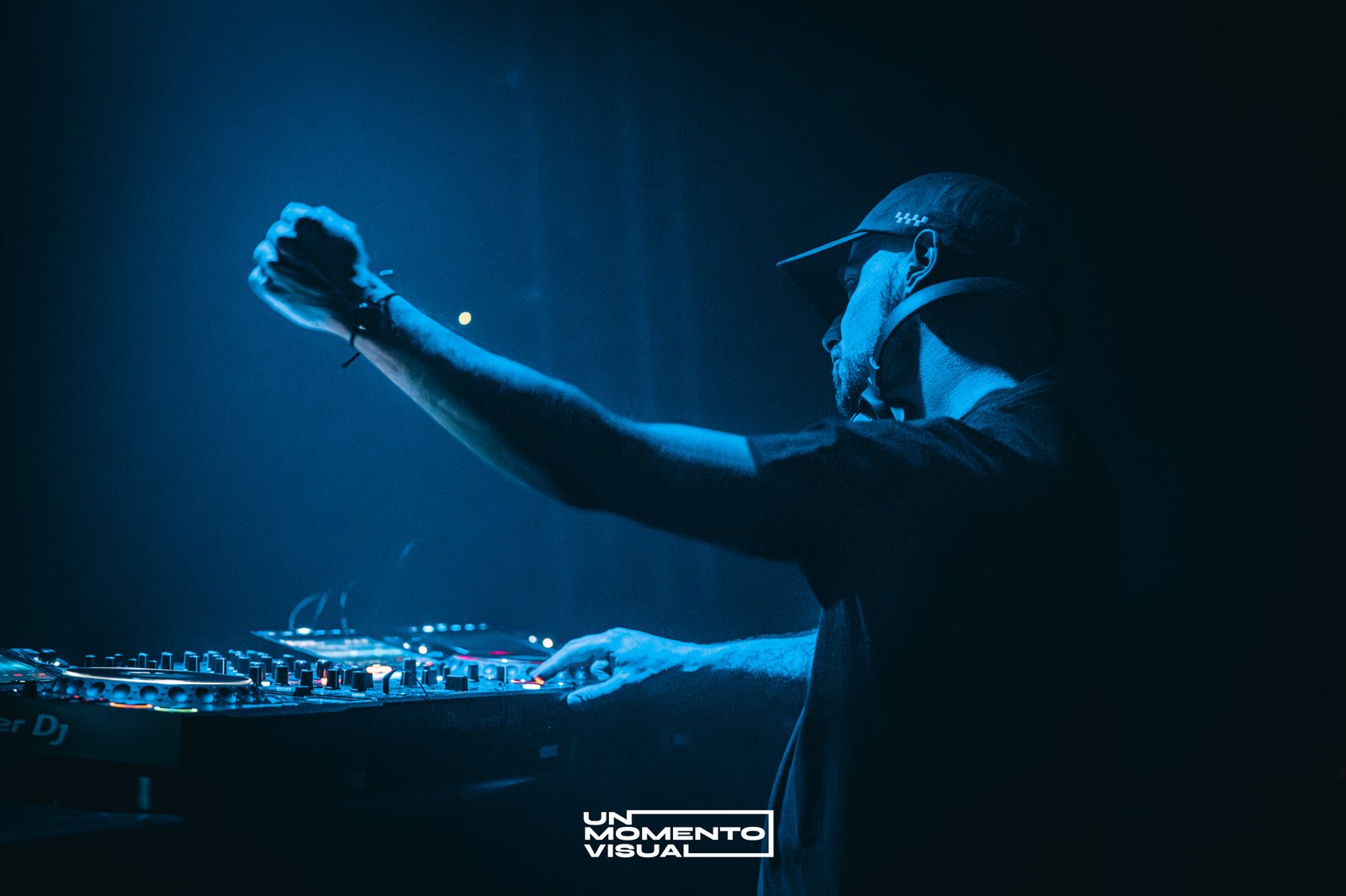 DJs